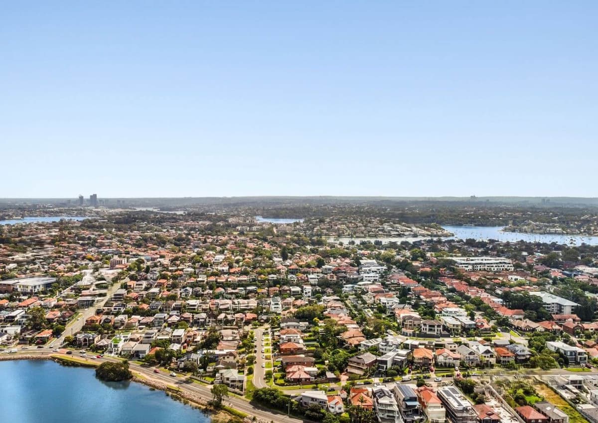 Russell Lea snapshot image 4